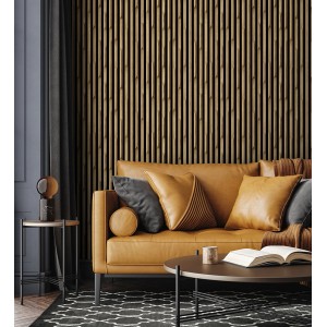 Salon z brązową ścianą lamelową jako tapetą dekoracyjną za skórzaną sofą.