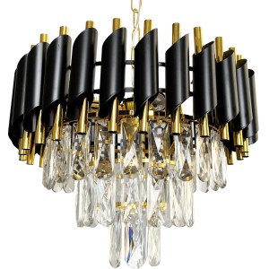 Elegancka lampa wisząca z czarnymi i złotymi akcentami oraz przezroczystymi kryształowymi zawieszkami.