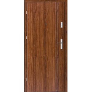 Brązowe drzwi wewnętrzne z fakturą drewna, srebrną klamką i wąskimi listwami ozdobnymi.