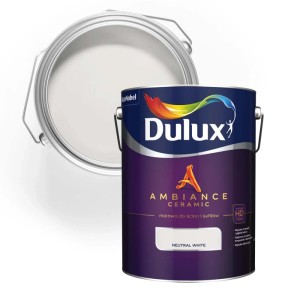 Wiadro z farbą Dulux Ambience Ceramic Neutral White, otwarte i zamknięte, do kolorowej aranżacji ścian.