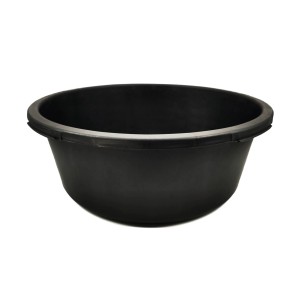 Czarna, plastikowa balia murarska/budowlana.