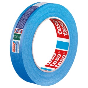 Rolka niebieskiej taśmy maskującej tesa UV Paper Mask, 50 m x 25 mm.