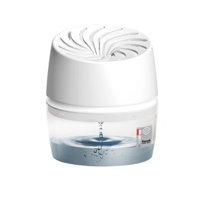 Osuszacz powietrza z kroplami wody w pojemniku.