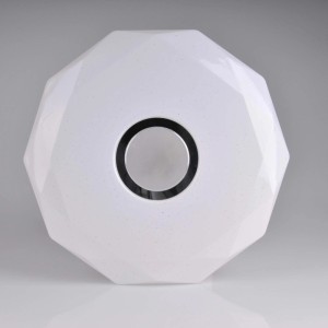 Biała lampa sufitowa LED Plafony o geometrycznym wzorze i centralnym elemencie świetlnym.