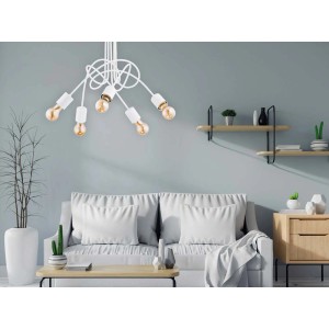 Biała lampa wisząca t.b.t. z sześcioma żarówkami w salonie.