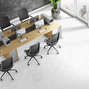 Jasne biuro z białymi płytkami podłogowymi t.b.t.