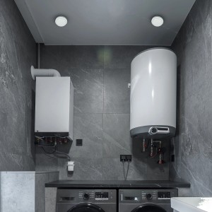 Biała lampa sufitowa LED t.b.t. Plafony w nowoczesnej łazience.