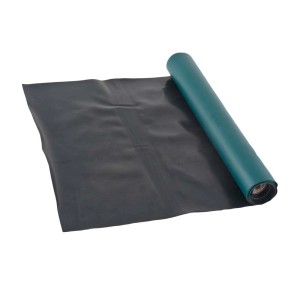 Ciemnoszara folia do oczka wodnego zwinięta, akcesoria do oczek wodnych.