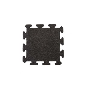 Czarna, kwadratowa mata do zabawy t.b.t. z połączeniem puzzli dla większej zabawy.