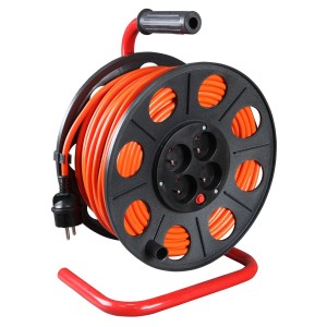 Przedłużacz na bębnie z pomarańczowym kablem, czerwoną ramą i czarnym korpusem.