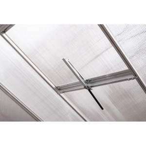 Zbliżenie okna dachowego konstrukcji szklarni t.b.t.