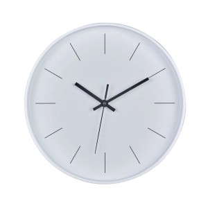 Biały zegar ścienny o minimalistycznym designie do celów dekoracyjnych.