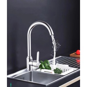 t.b.t. Chromowana bateria jednouchwytowa w zlewie z warzywami.