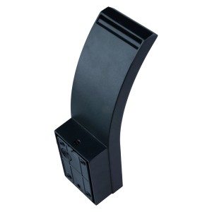 Czarna zewnętrzna lampa ścienna LED, zakrzywiony kształt.