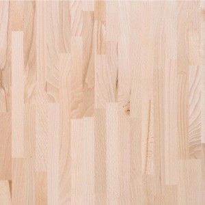 Jasny drewniany blat kuchenny, szczegółowy widok struktury drewna.