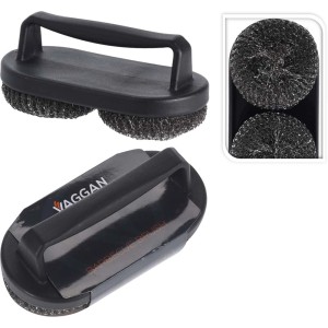 Szczotka do grilla z czarną rączką i wkładami z wełny stalowej do czyszczenia grilla.