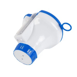 Biało-niebieski pływak dozujący do chemii basenowej.