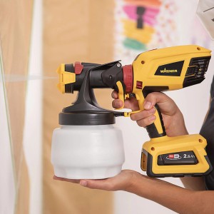 Żółty pistolet natryskowy Wagner w akcji, idealny do malowania ścian.