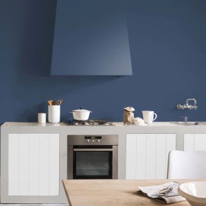 Niebieska kuchnia z okapem. t.b.t. Farba do łazienki.