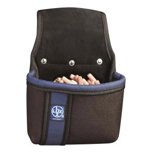 Torba na gwoździe LUX z jedną przegrodą, wykonana z wytrzymałego nylonu, wypełniona kołkami drewnianymi.