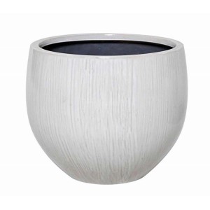 Biała doniczka t.b.t. o teksturowanej powierzchni.