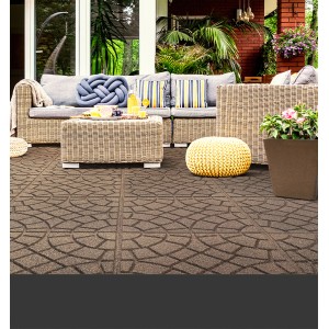 Ułożone płytki tarasowe t.b.t. na tarasie z meblami ogrodowymi.