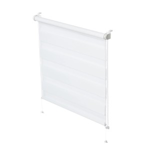 Biała roleta t.b.t. z łańcuszkiem do okien.