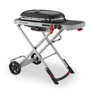 Kompaktowy szary grill gazowy z czarną pokrywą i kółkami ułatwiającymi transport.
