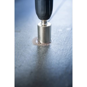 t.b.t. otwornica w użyciu z wiertarką. Otwornice do precyzyjnych otworów.