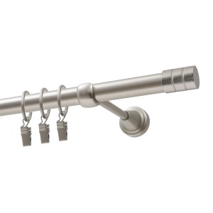 Srebrny karnisz t.b.t. z kółkami i klipsami.