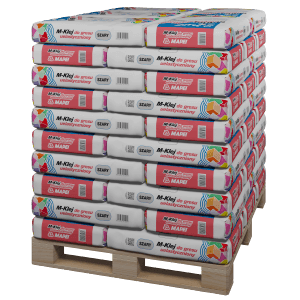 Paleta z workami szarego kleju do płytek (t.b.t.), ułożona w stos w sklepie internetowym OBI.