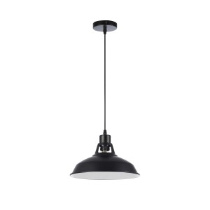 Czarna lampa wisząca t.b.t. w stylu industrialnym do użytku wewnętrznego.