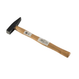 Prosty młotek z drewnianą rączką do prac rzemieślniczych.