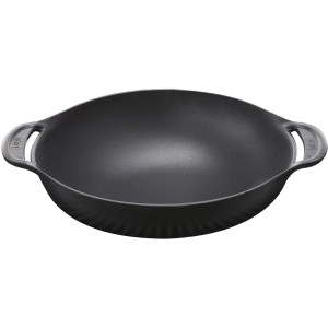 Czarny wok Weber Crafted (5,7 l) z żeliwa do przyborów do grillowania.