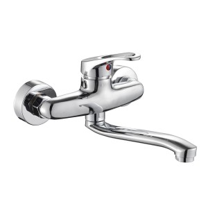 Chromowana bateria umywalkowa ścienna t.b.t. z obrotową wylewką.