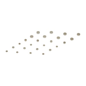 Zestaw 24 baterii guzikowych o różnych rozmiarach do zegarków, zabawek i kalkulatorów.