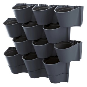 Szara dekoracja wisząca t.b.t. z 12 doniczkami do ogrodów wertykalnych.