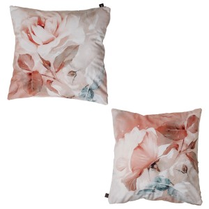 Dwie poduszki t.b.t. z motywem róż w delikatnych kolorach.