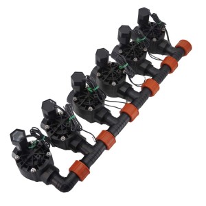 t.b.t. do nawadniania podziemnego, składający się z wielu zaworów i złączek.