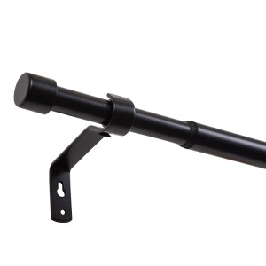 Czarny karnisz t.b.t. z wspornikiem do zasłon.