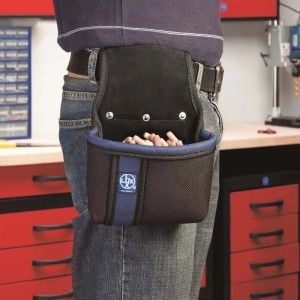 Torba na gwoździe LUX z jedną przegrodą na pasku, wypełniona gwoździami. Wytrzymała nylonowa torba na narzędzia.