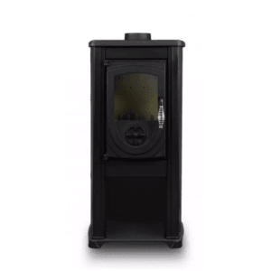 Czarny piec z szklanymi drzwiami dla przytulnego ciepła w domu.