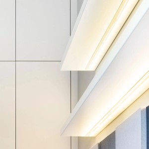 Zbliżenie na listwy LED t.b.t. zapewniające pośrednie oświetlenie.