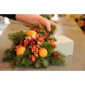 Sucha kostka florystyczna do kompozycji kwiatowych i dekoracji.