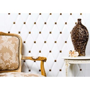 Płytki dekoracyjne z rombami w kolorze białym i złotym do dekoracji ścian.