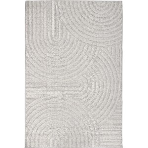 Jasny dywan t.b.t. z krótkim włosiem i abstrakcyjnym geometrycznym wzorem.