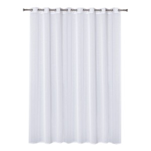 Biała, przezroczysta zasłona z przelotkami do dekoracji wnętrz.