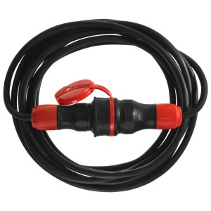 Czarny przedłużacz t.b.t. z czerwonym złączem.