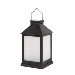 Czarny lampion solarny z uchwytem do ogrodu.