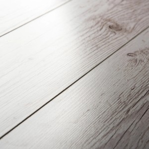 Jasne t.b.t. Panele podłogowe z efektem drewna do wnętrz.